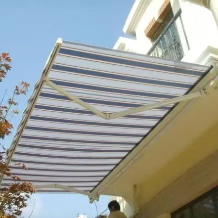 Como as persianas externas do tipo toldo equilibram a resistência ao vento, a ventilação e a vida útil externa de longo prazo?